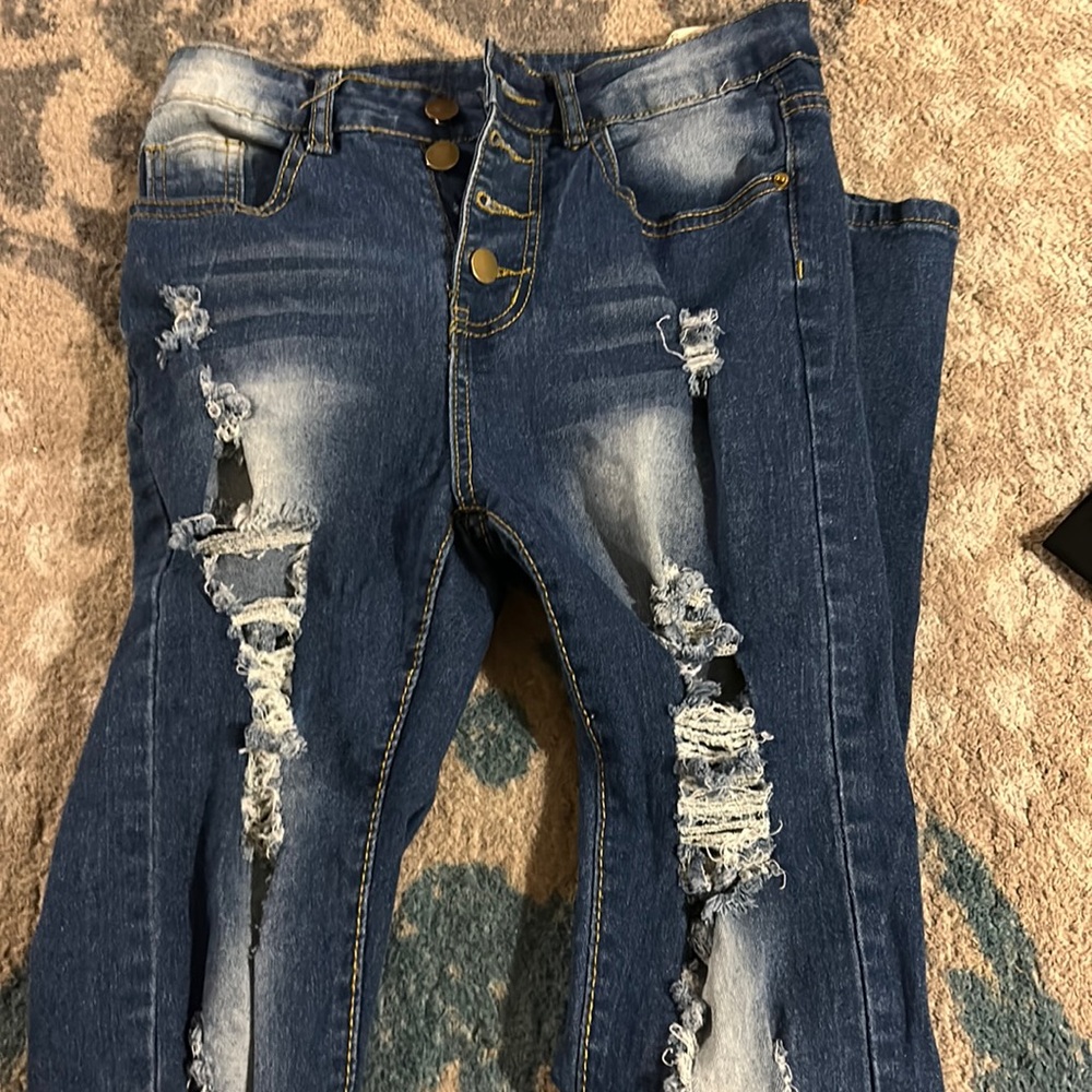 High waisted ripped jeans